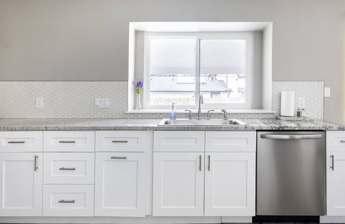 McNeil House | Spacious House @ the Domain - relax in the spa! Group Stay.