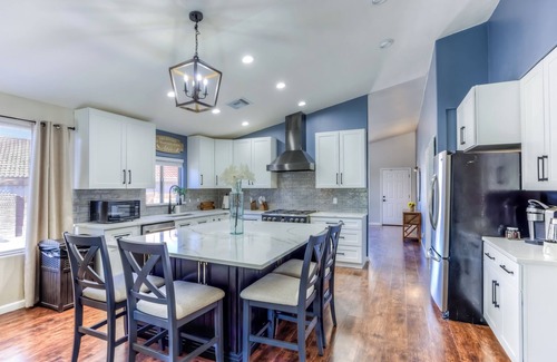 Linda Vista Ridge House | Spacious House w/Refreshing Private POOL, close to GOLF, Shopping & Restaurants