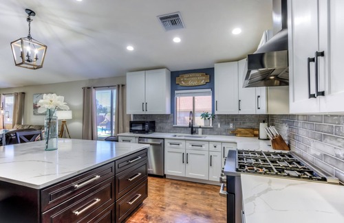 Linda Vista Ridge House | Spacious House w/Refreshing Private POOL, close to GOLF, Shopping & Restaurants