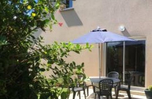 La Feuillie Cottage | Spacious House with Garden Near Mont St Michel & Cotentin, Close to Coast, Wi-Fi, Pet-Friendly