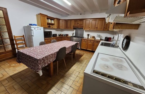Salles-en-Toulon House | Spacious house with large garden in Valdivienne