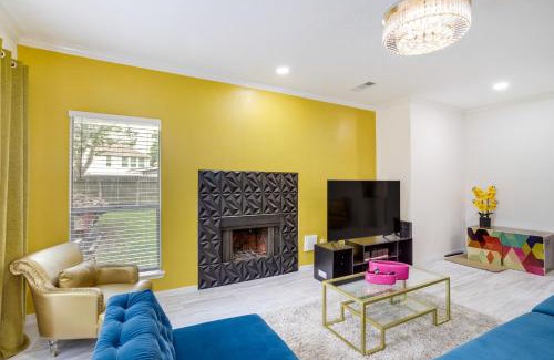 Barker House | Spacious Houston Home with Patio, Grill and Fireplace!
