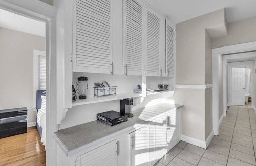 South Hyde Park Apartment | Spacious KC Stay: 2 Bedrooms Near Stadiums, BBQ, Jazz & Fountains!