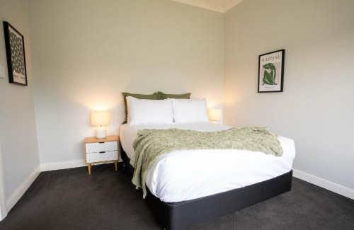 Kerang Apartment | Spacious Kerang Retreat - Stylish & Cosy