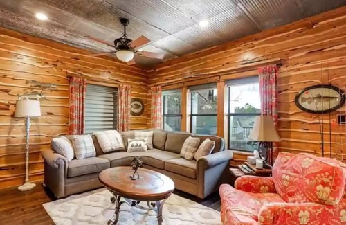 Granbury Cabin | Spacious lake front cabin with boat dock and panoramic lake view!