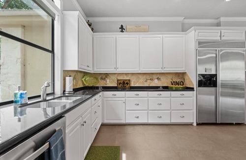 Montview Harbor Apartment | Spacious Lake House *Relaxation Mode*