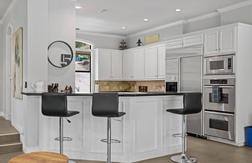 Montview Harbor Apartment | Spacious Lake House *Relaxation Mode*