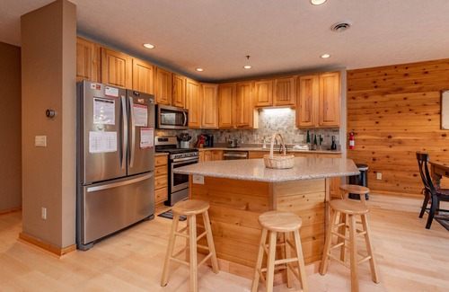 McHenry House | Spacious Lake Villa w/Woodsy Charm