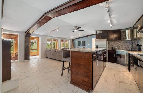 Spicewood House | Spacious Lakehouse-Dock-King bds