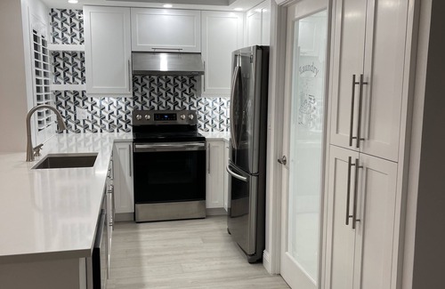 Jupiter Bay Condo | Spacious Lakeside Duplex in Beautiful Jupiter Bay Resort Minutes from Beach!