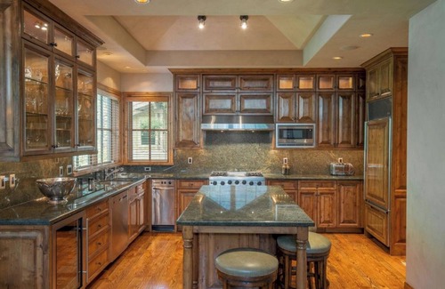 Warm Springs House | Spacious & Luxurious Warm Springs Home