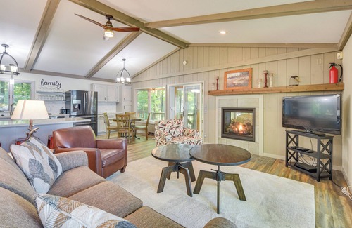 Luck Cabin | Spacious Luxury Cabin w/Deck & Dock on Bone Lake