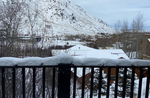 Karns Hillside House | Spacious Luxury Home in the Town of Jackson Hole