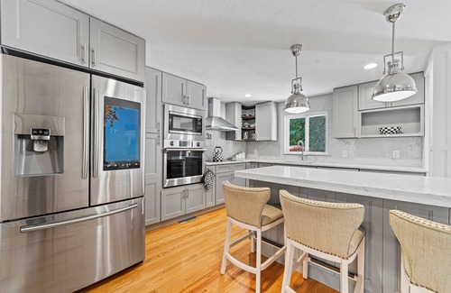 Stoughton House | Spacious luxury home, 22 min from Boston and 20 min from Gillette Stadium.