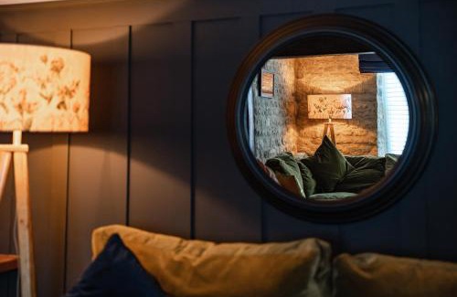 Stamford Apartment | Spacious, luxury town centre Granary conversion