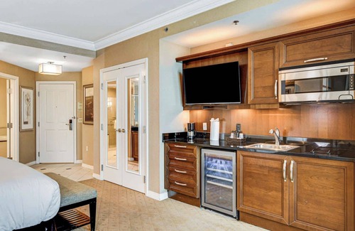 Las Vegas Condo | Spacious MGM Studio | Topgolf Pool Views 07718
