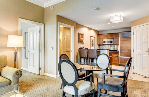 Las Vegas Condo | Spacious MGM Studio | Topgolf Pool Views 07718