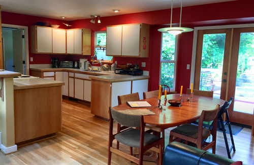 Amazon House | Spacious Mid Century Modern home - Great location! Walk to University of Oregon