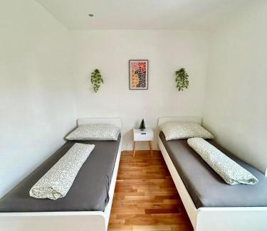 Gerasdorf bei Wien Apartment | Spacious Modern Apartment with Free Parking