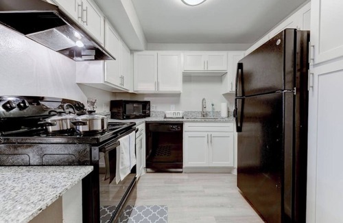 Pleasant Valley Apartment | Spacious/Modern 4Bd/4Ba