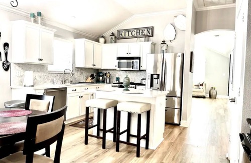 Little Elm House | Spacious, modern and comfy 4 bedroom home!