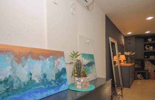 Cove Rogacic Apartment | Spacious modern apartment in centre of Vis