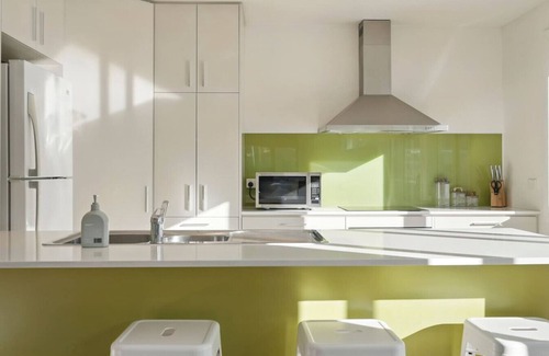 Geilston Bay Apartment | Spacious Modern Home