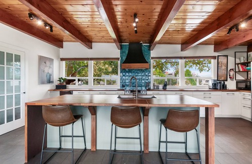 Okanagan-Similkameen House | Spacious Modern Home Perfect for Families and Travelling Health Professionals