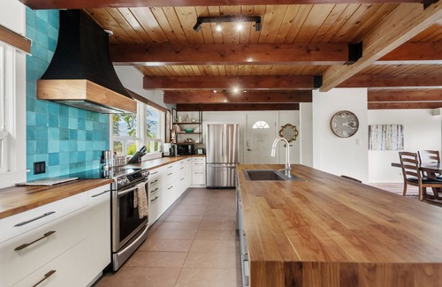 Okanagan-Similkameen House | Spacious Modern Home Perfect for Families and Travelling Health Professionals