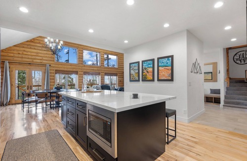 Steam Engine Meadows Cottage | Spacious Mtn Manor, 1 Mi to Brian Head Resort!