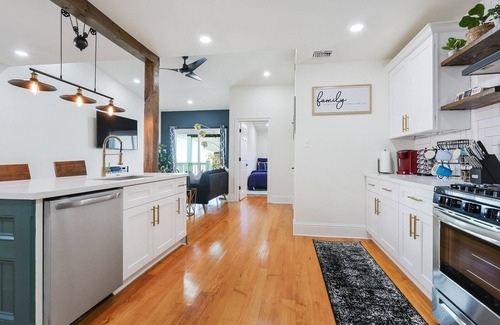 Tulane - Gravier House | Spacious&New 3 BR House, Free parking, near treme