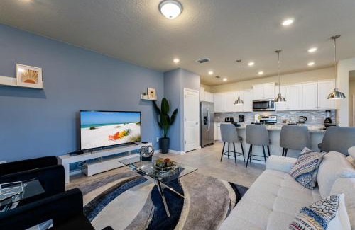 Davenport House | Spacious new 5 br with private pool near Disney