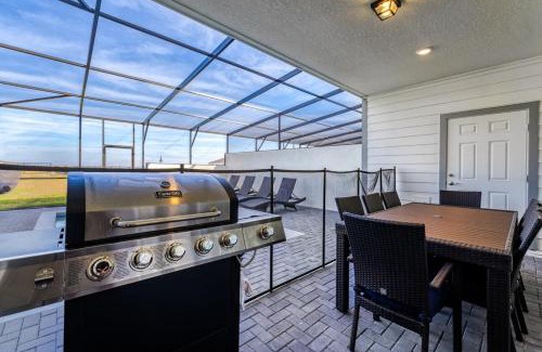 Davenport House | Spacious new 5 br with private pool near Disney