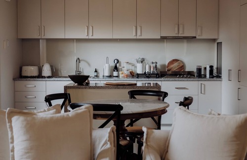 Battery Point Apartment | Spacious one-bedroom apartment in the heart of historic Battery Point