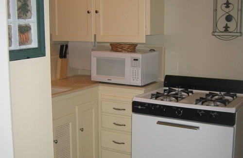 Pasadena Apartment | Spacious One Bedroom Apartment- Alternative to Corporate Housing