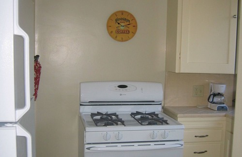 Pasadena Apartment | Spacious One Bedroom Apartment- Alternative to Corporate Housing