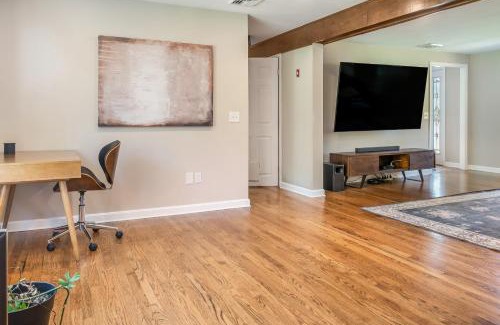 Oxford House | Spacious Oxford Home with Pool - 4 Mi to Lake!