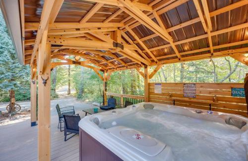 Packwood House | Spacious Packwood Cabin with Hot Tub - Near River
