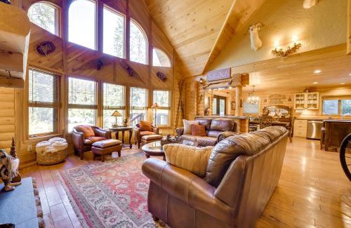 Packwood House | Spacious Packwood Cabin with Hot Tub - Near River