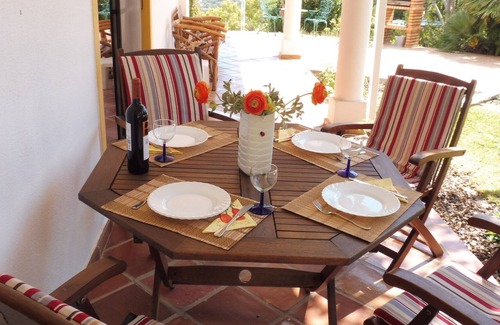 Quinta das Raposeiras Villa | Spacious, Pool Villa, southern slope location with stunning sea views free Wi-Fi train.