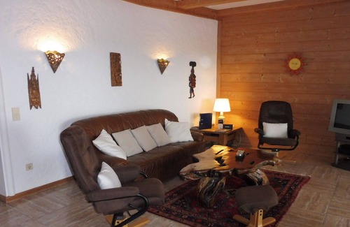 Quinta das Raposeiras Villa | Spacious, Pool Villa, southern slope location with stunning sea views free Wi-Fi train.