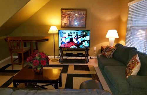 Dupont House | Spacious pool Condo In Denver Near downtown and airport