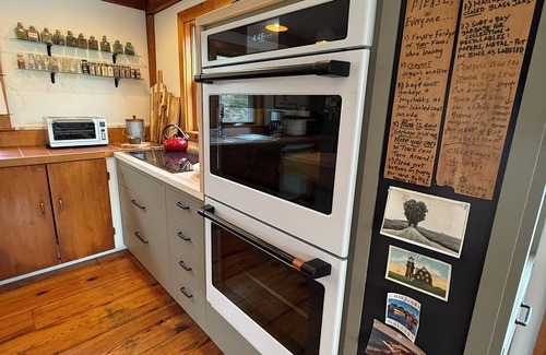 Aquinnah House | Spacious private Aquinnah home, walk to lighthouse and cliff overlook