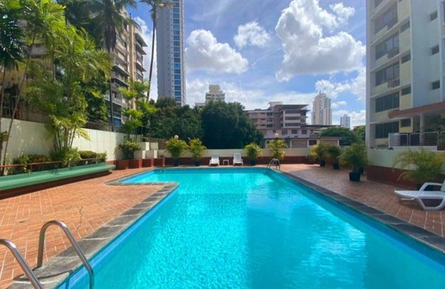 El Cangrejo Apartment | Spacious, Renovated, 2Hb in style and with Pool