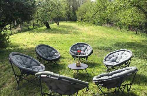Autrepierre Cottage | Spacious Renovated Cottage with Garden, EV Charger, Near Major Attractions