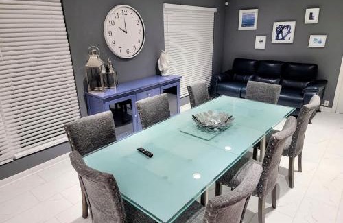 Savannah House | Spacious Retreat with Pool - 15 min to Downtown