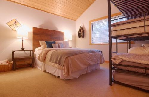 Truckee House | Spacious & Rustic-Chic Escape in Truckee