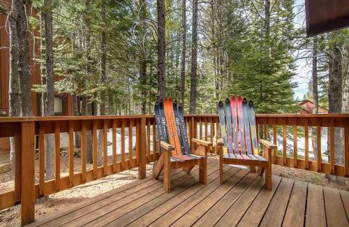 Truckee House | Spacious & Rustic-Chic Escape in Truckee