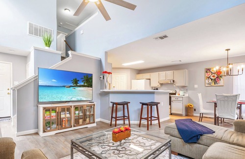 San Antonio House | Spacious San Antonio Home! Near UTSA & SeaWorld
