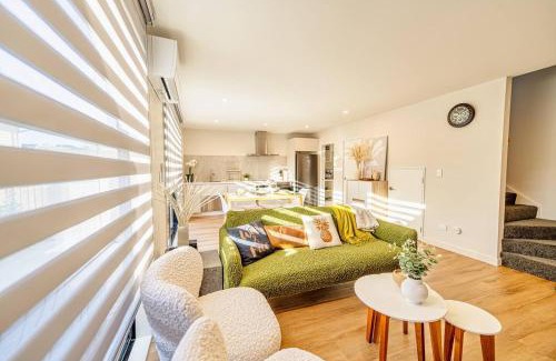 Riccarton Apartment | Spacious Serenity near Westfield Mall 6BR